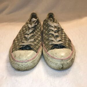Women’s Converse size 6 low top